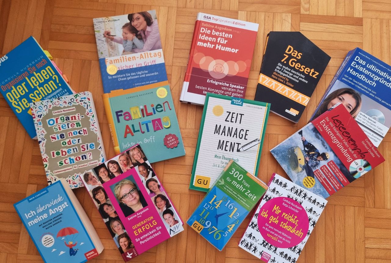 Vergriffene Bücher von Cordula Nussbaum Vergriffene Bücher von Cordula Nussbaum, auf dem Boden ausgelegt